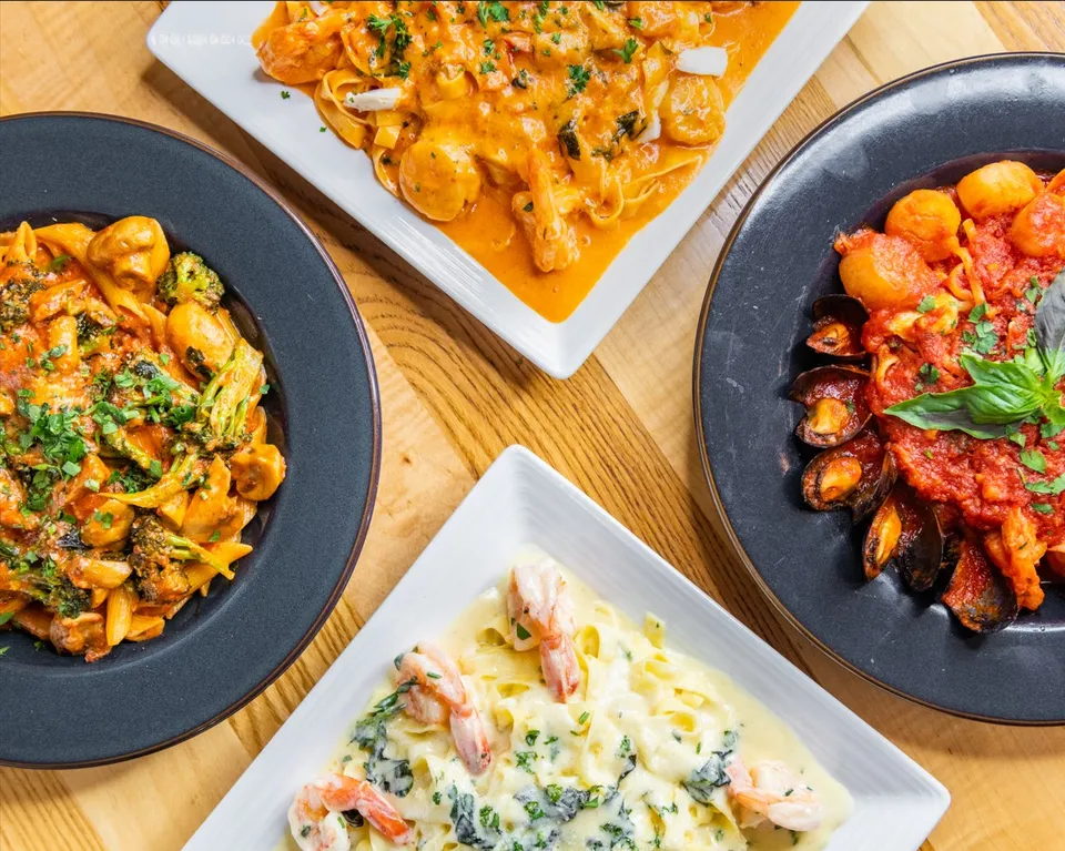 Satisfy Your Cravings – Anytime, Anywhere 🍕🍗