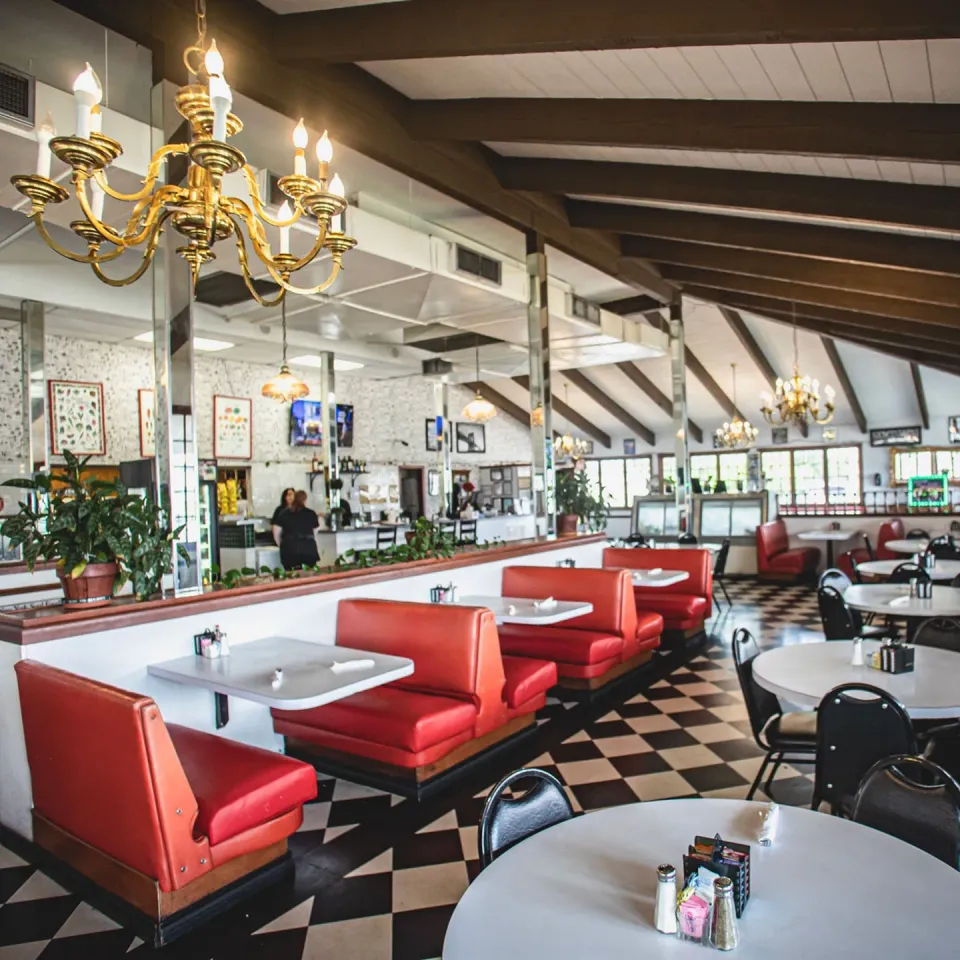 Welcome to Victor's Deli & Restaurant